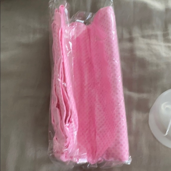 Bally chilling towel pink new - Picture 4 of 4